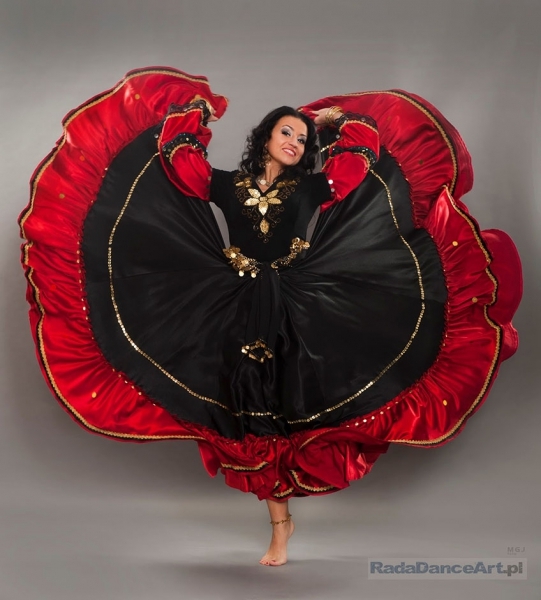 Rada Bogusławska z tancerkami