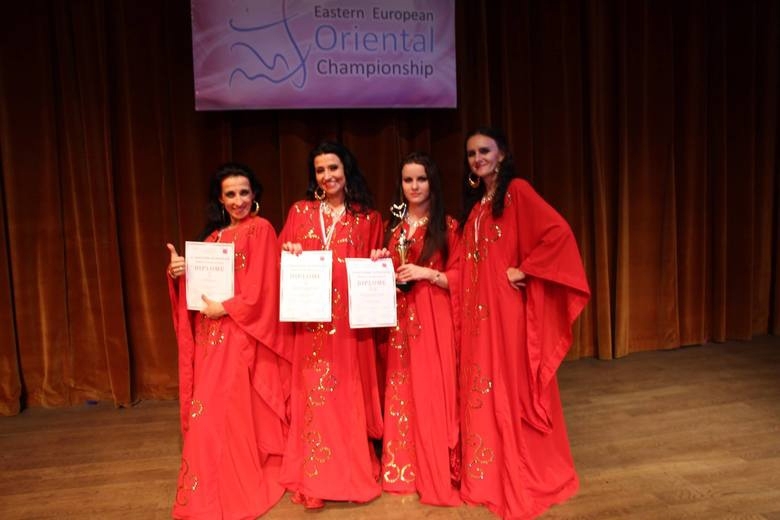 Rada Bogusławska z tancerkami